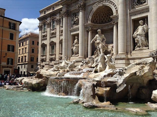 640px-Trevi_Fountain,_Rome